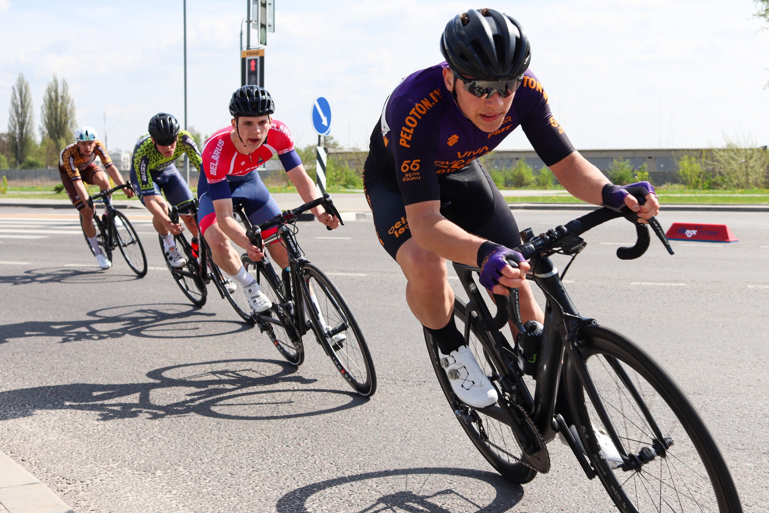 Team Viva Rovar Art's Impressive Start to the Road Racing Season